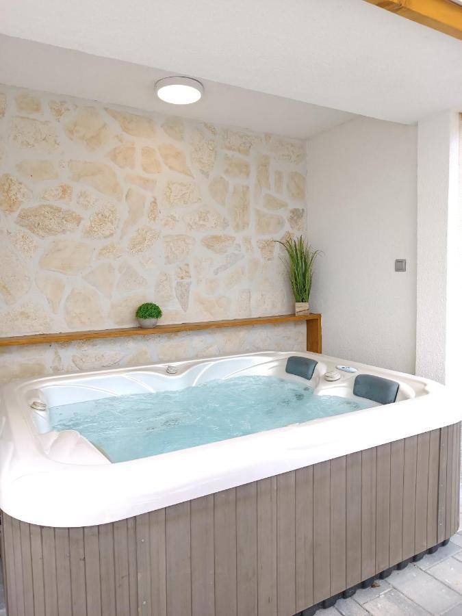 Tonina - House With Terrace, Jacuzzi, Free Parking Apartment Split Ngoại thất bức ảnh