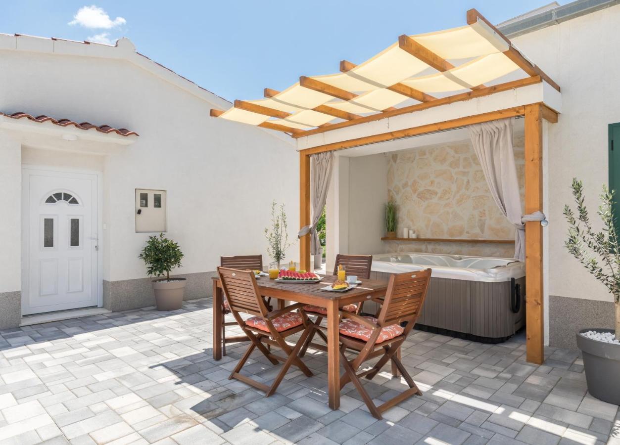 Tonina - House With Terrace, Jacuzzi, Free Parking Apartment Split Ngoại thất bức ảnh